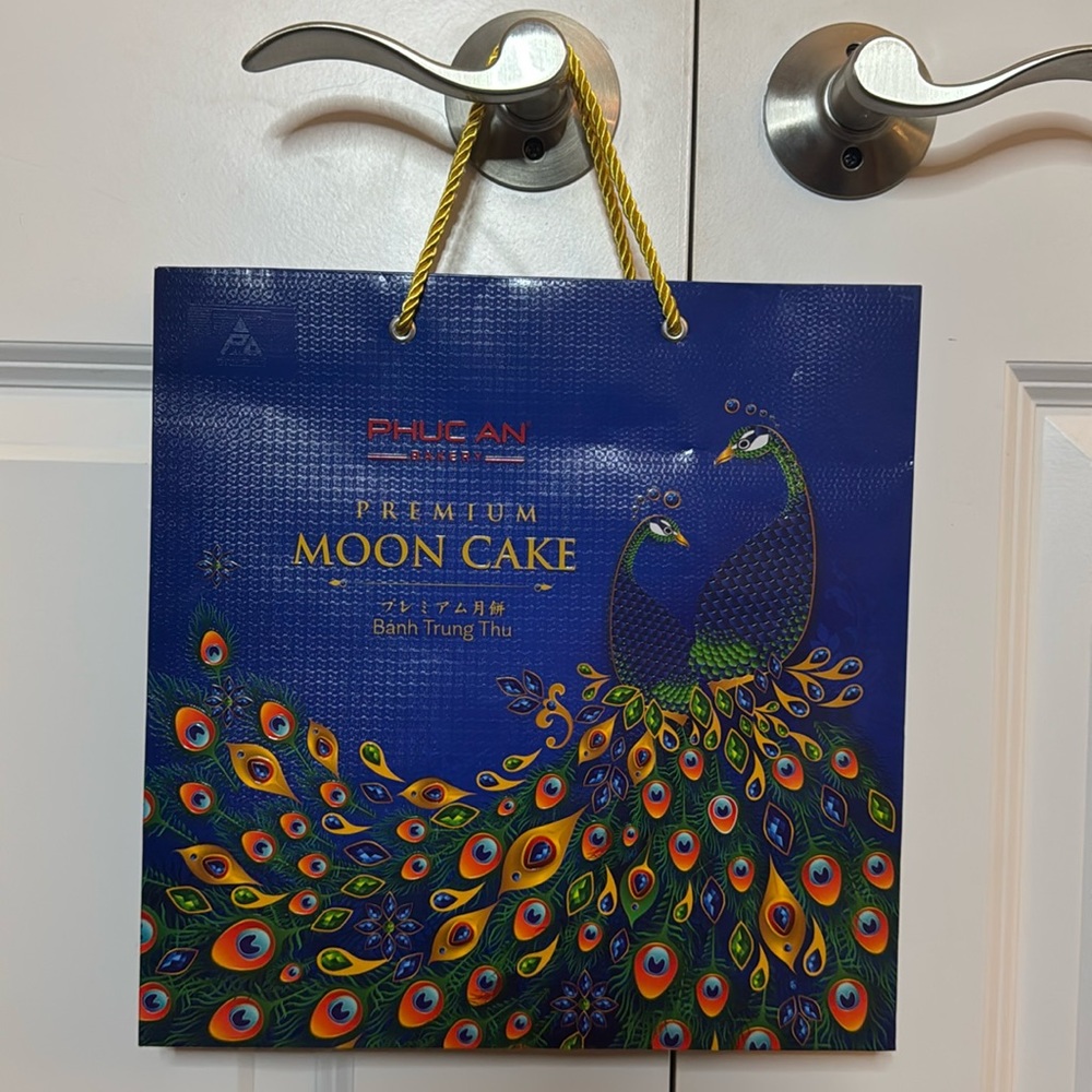 Phuc An Bakery Moon Cake Gift Bag Peacock Premium Banh Trung Thu Collectible